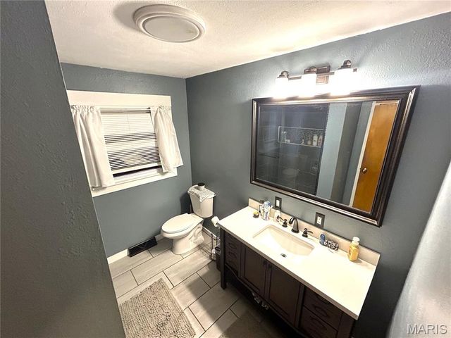 1133 Teresa LN, Carrollton, IL 62016