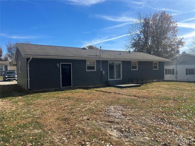 1133 Teresa LN, Carrollton, IL 62016