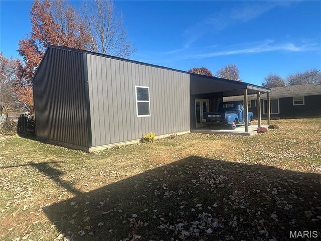 1133 Teresa LN, Carrollton, IL 62016