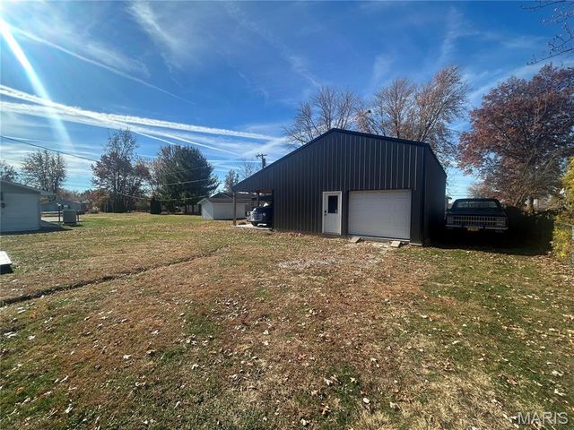 1133 Teresa LN, Carrollton, IL 62016