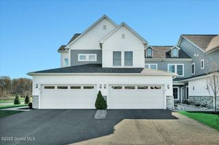 53 Wardley Circle, Colonie, NY 12047