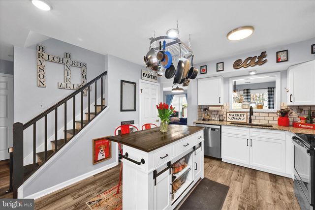 214 WINDING HILL DR, Lancaster, PA 17601