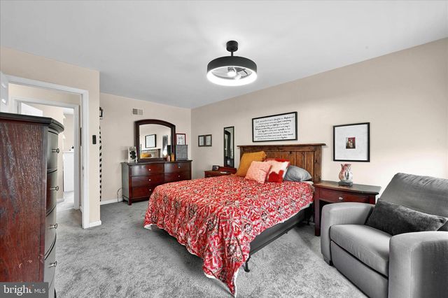 214 WINDING HILL DR, Lancaster, PA 17601