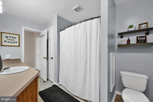 214 WINDING HILL DR, Lancaster, PA 17601