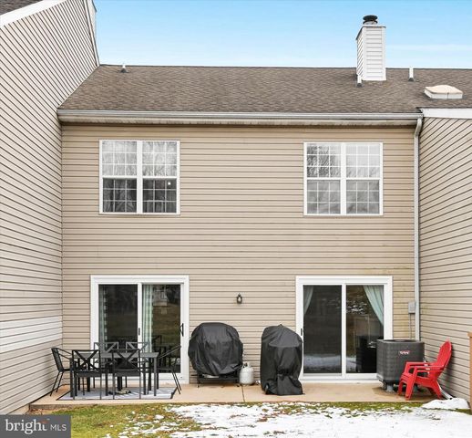 214 WINDING HILL DR, Lancaster, PA 17601