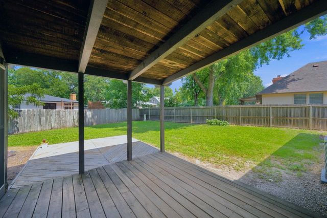 1135 N Patrick Henry St, Derby, KS 67037