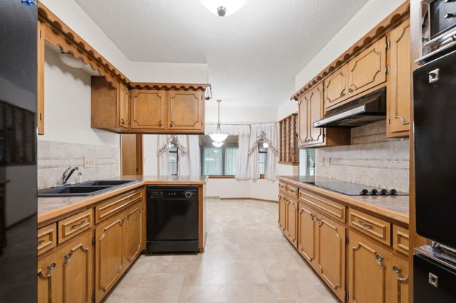 1135 N Patrick Henry St, Derby, KS 67037