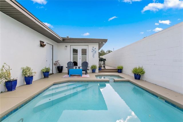 3401 W NORTH B STREET, Tampa, FL 33609