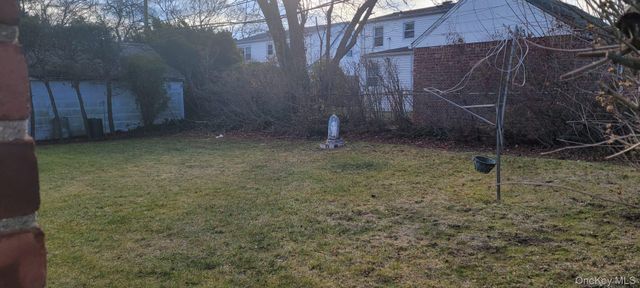 73 Schumacher Drive, New Hyde Park, NY 11040