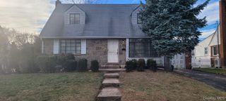 73 Schumacher Drive, New Hyde Park, NY 11040