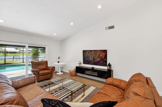 2320 SW 23rd Cranbrook Drive, Boynton Beach, FL 33436
