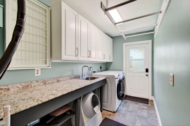 2320 SW 23rd Cranbrook Drive, Boynton Beach, FL 33436