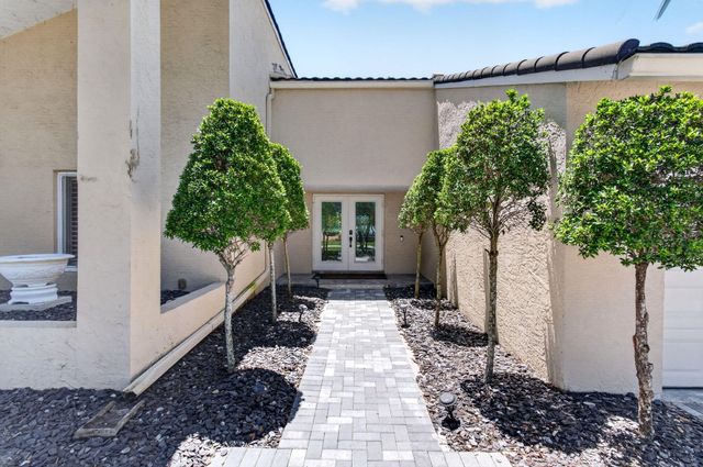 2320 SW 23rd Cranbrook Drive, Boynton Beach, FL 33436