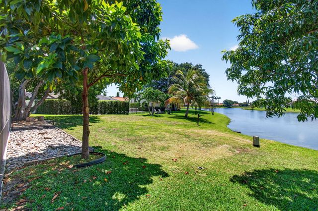 2320 SW 23rd Cranbrook Drive, Boynton Beach, FL 33436
