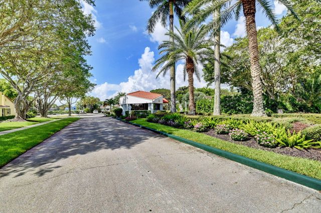 2320 SW 23rd Cranbrook Drive, Boynton Beach, FL 33436