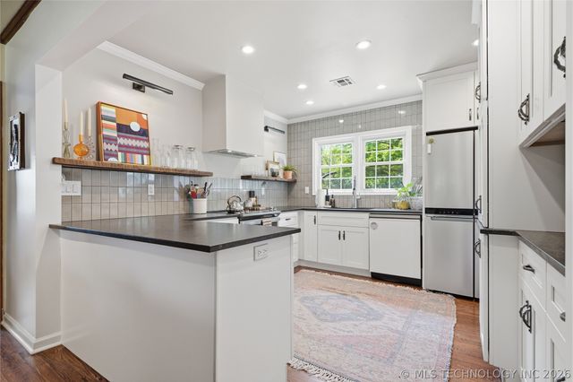 4710 E 8th Street, Tulsa, OK 74112