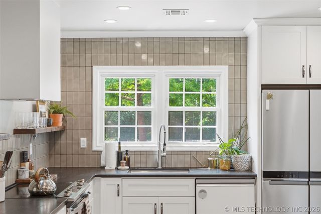 4710 E 8th Street, Tulsa, OK 74112