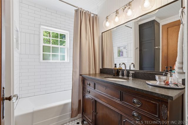 4710 E 8th Street, Tulsa, OK 74112