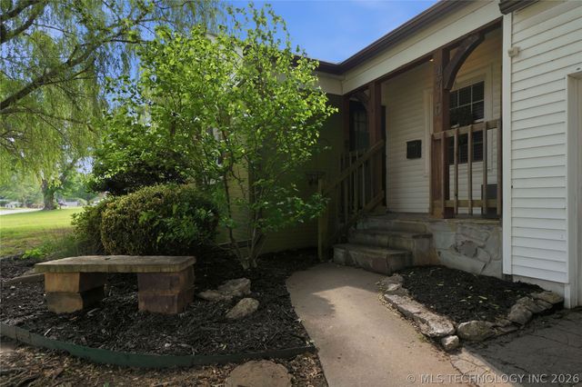 4710 E 8th Street, Tulsa, OK 74112