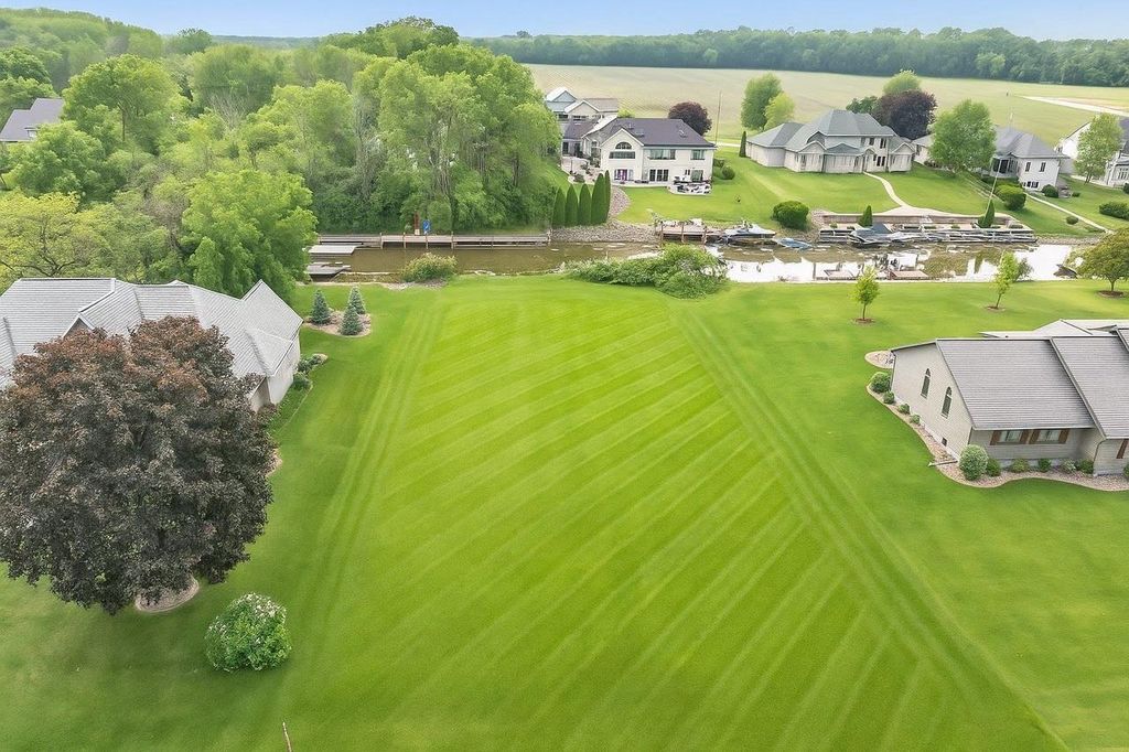KILLDEER LANE, Oshkosh, WI 54901