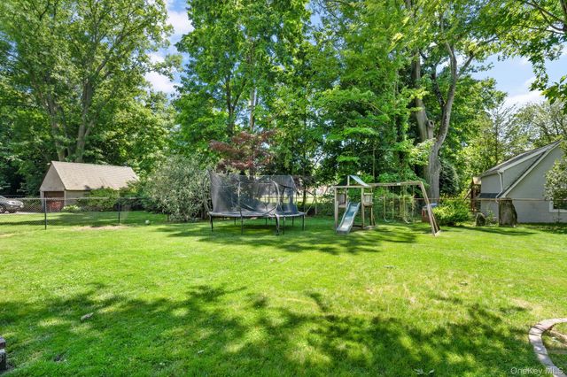 20 Kingston Road, Scarsdale, NY 10583