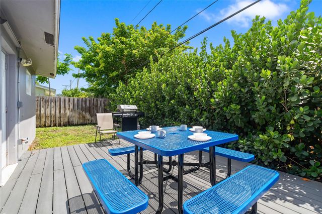 1518-1520 NE 51st Street, Fort Lauderdale, FL 33334