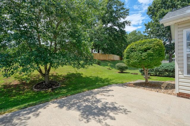 831 Vandenburg Drive, Boiling Springs, SC 29316
