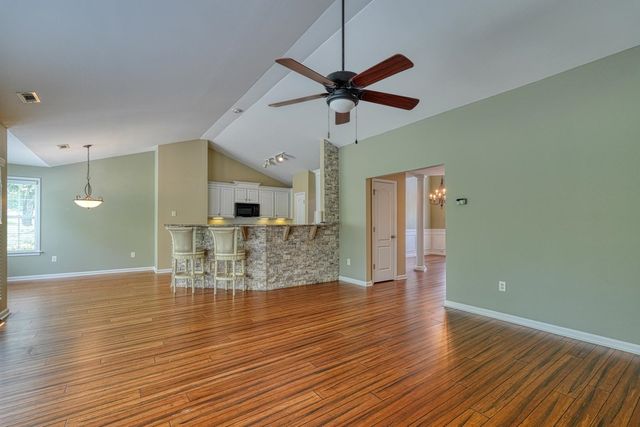831 Vandenburg Drive, Boiling Springs, SC 29316