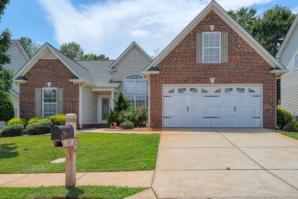 831 Vandenburg Drive, Boiling Springs, SC 29316