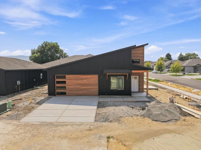 17422 E Maxwell Ave, Greenacres, WA 99016