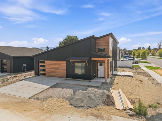 17422 E Maxwell Ave, Greenacres, WA 99016
