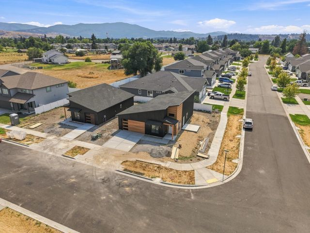 17422 E Maxwell Ave, Greenacres, WA 99016