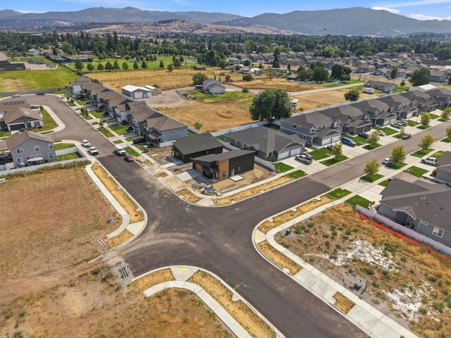 17422 E Maxwell Ave, Greenacres, WA 99016