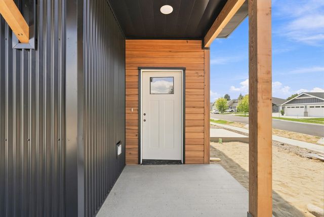 17422 E Maxwell Ave, Greenacres, WA 99016