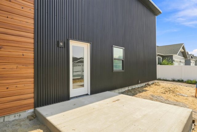 17422 E Maxwell Ave, Greenacres, WA 99016
