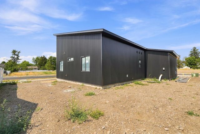 17422 E Maxwell Ave, Greenacres, WA 99016