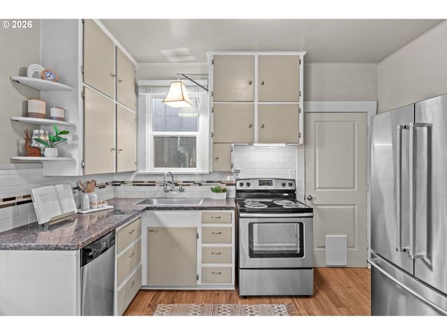 326 PEARL St, Oregon City, OR 97045