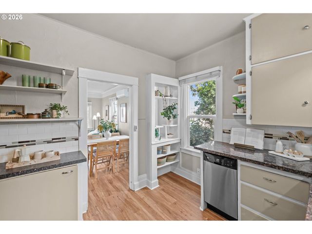 326 PEARL St, Oregon City, OR 97045