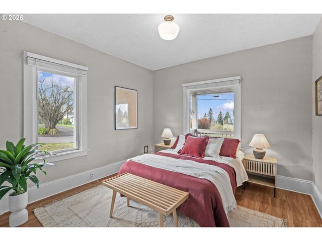 326 PEARL St, Oregon City, OR 97045