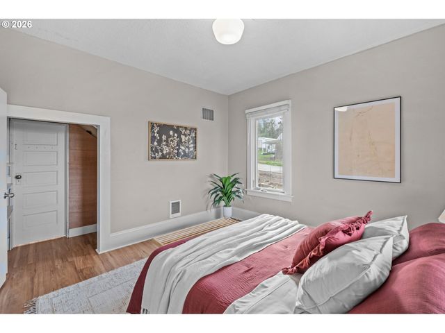 326 PEARL St, Oregon City, OR 97045