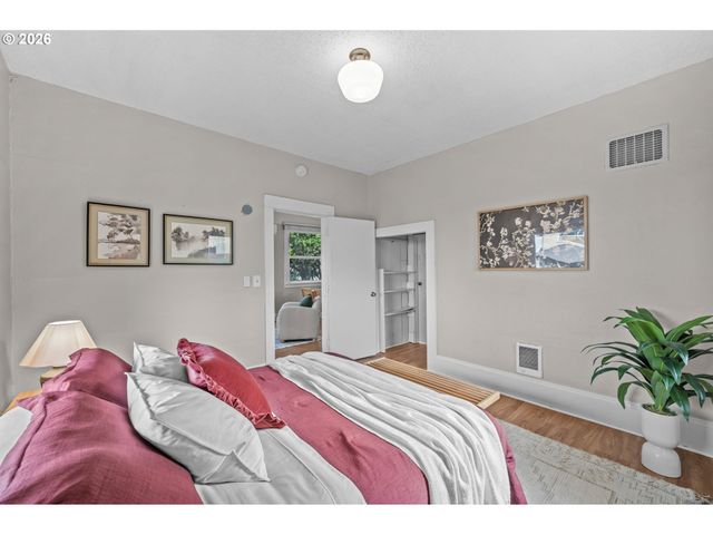 326 PEARL St, Oregon City, OR 97045