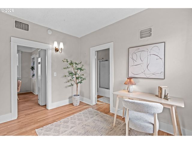 326 PEARL St, Oregon City, OR 97045