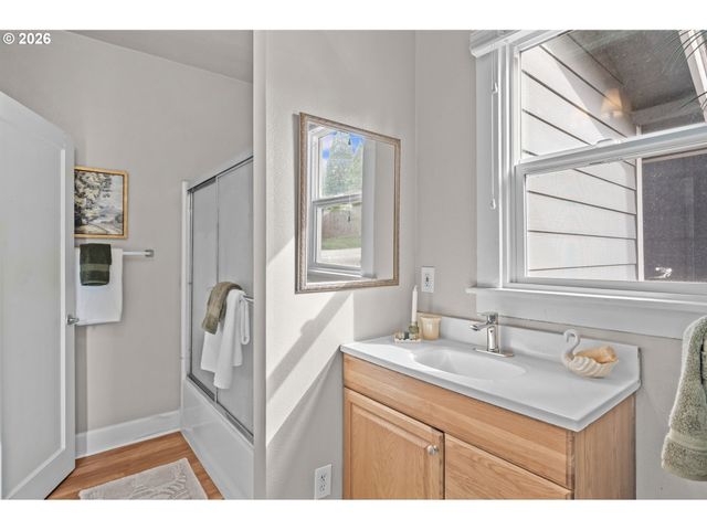 326 PEARL St, Oregon City, OR 97045