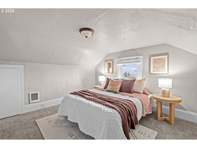 326 PEARL St, Oregon City, OR 97045