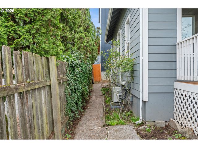 326 PEARL St, Oregon City, OR 97045