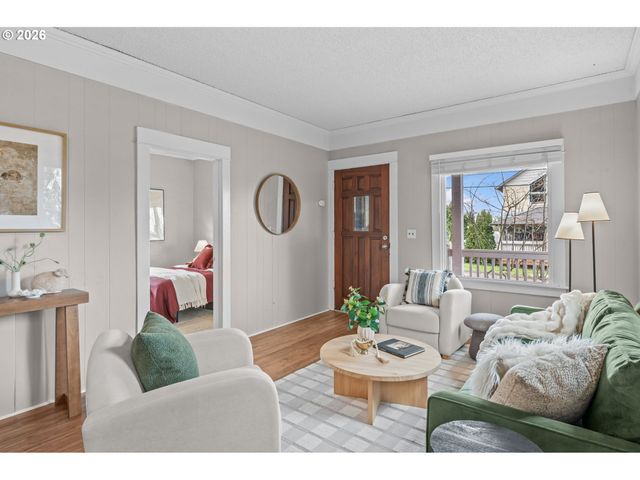 326 PEARL St, Oregon City, OR 97045