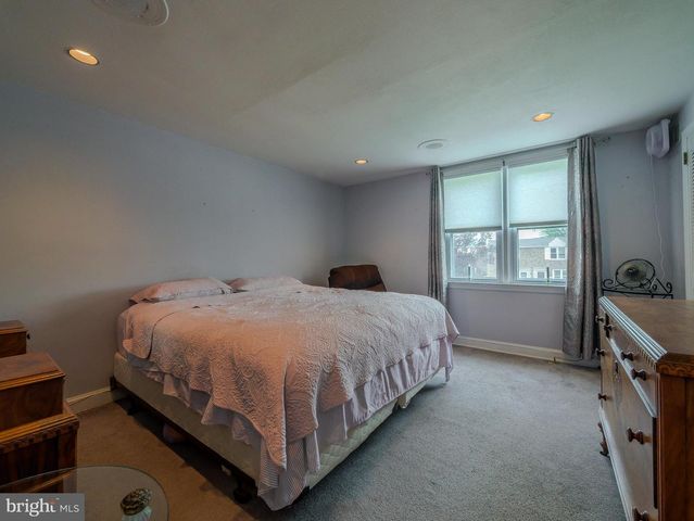 5360 DELMAR DR, Clifton Heights, PA 19018