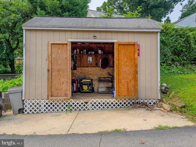 5360 DELMAR DR, Clifton Heights, PA 19018