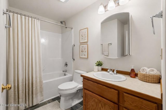 200 Brittany Loop, Kootenai, ID 83840