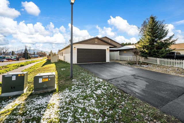 200 Brittany Loop, Kootenai, ID 83840